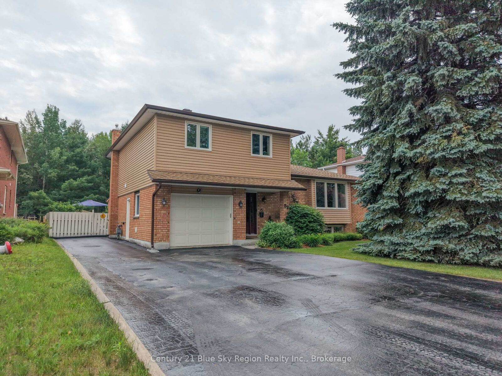 Property Photo:  87 Labreche Drive  ON P1A 3R6 