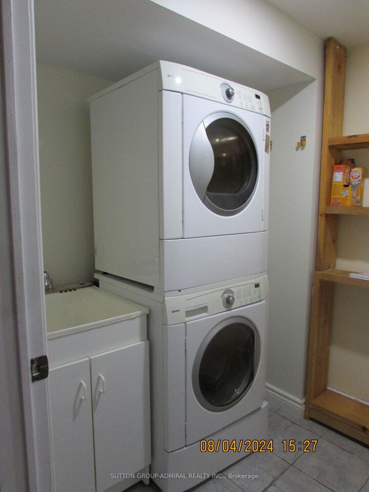 Photo de la propriété:  62 Leisure Lane Bsmt  ON L4C 4X1 