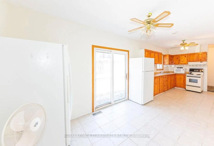 Property Photo: 252 Bloor Street E ON L1H 3M6