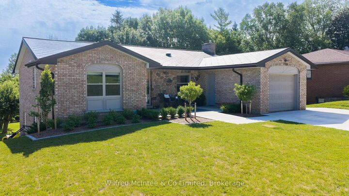 Property Photo: 206 Thomas Street ON N0G 2V0
