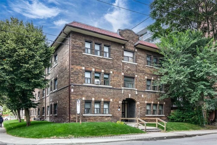 Photo de la propriété:  120 Vaughan Road 20  ON M6C 2M2 
