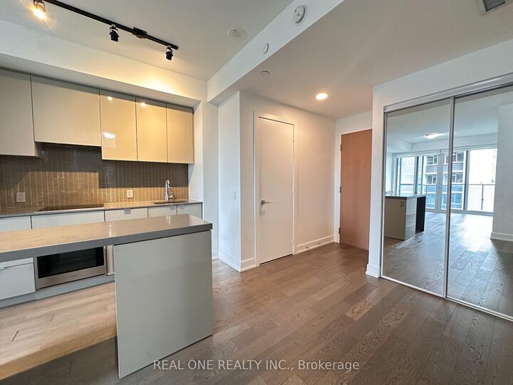 Property Photo:  7 Grenville Street 1606  ON M4Y 0E9 