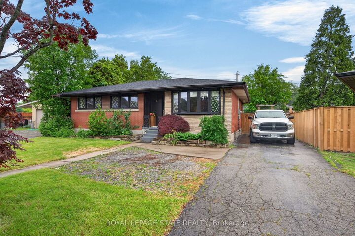 Property Photo: 33 Kenwood Crescent ON L8T 1W3