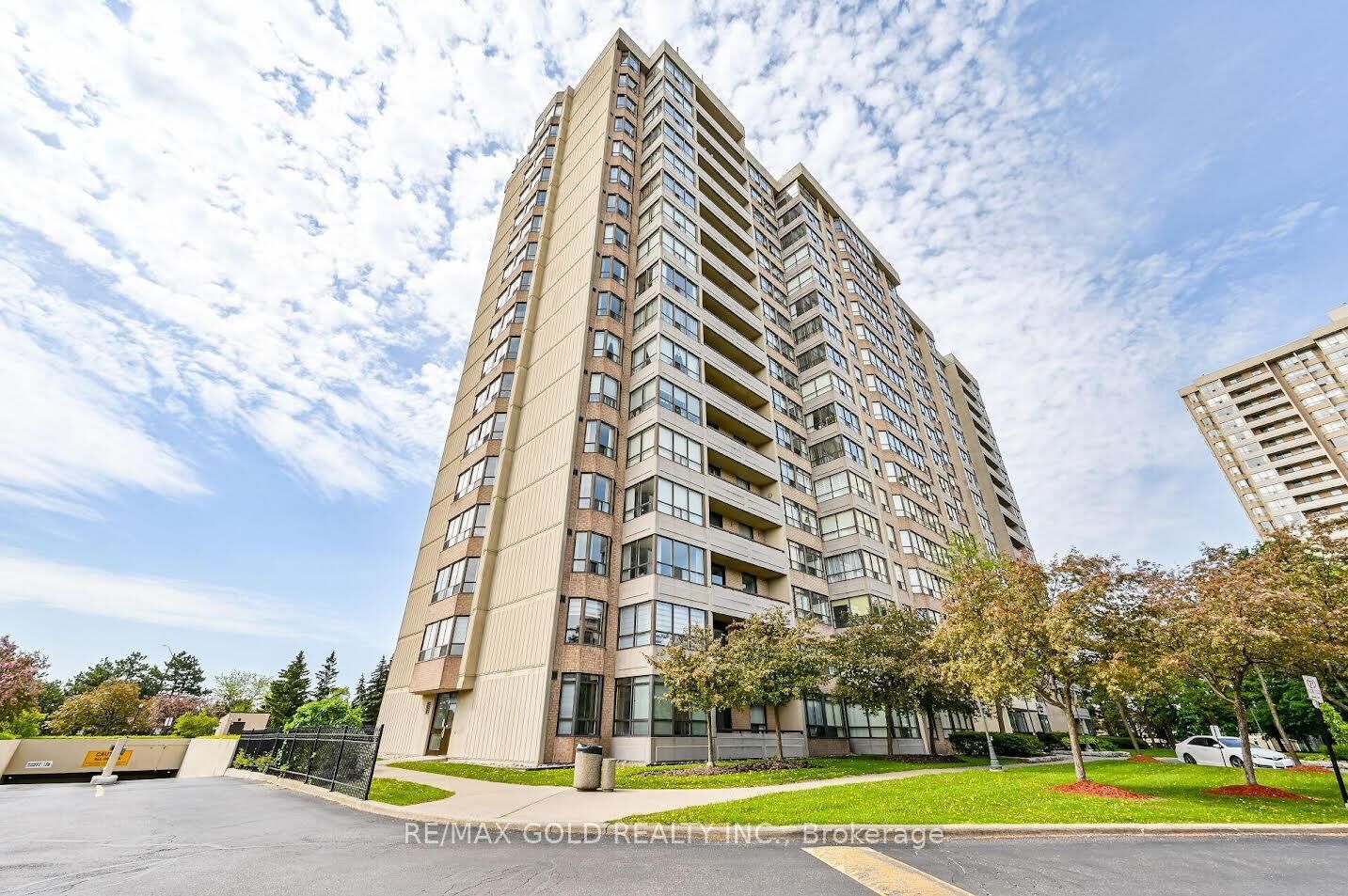 Property Photo:  10 Malta Avenue 1009  ON L6Y 4G6 