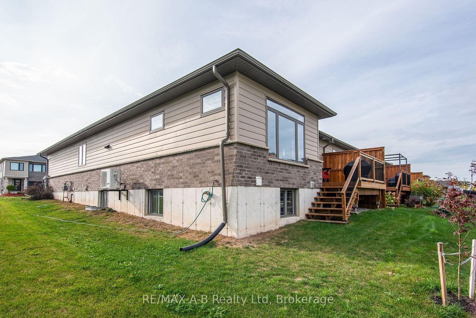 Property Photo: 172 Hooper Street ON N4X 0C1