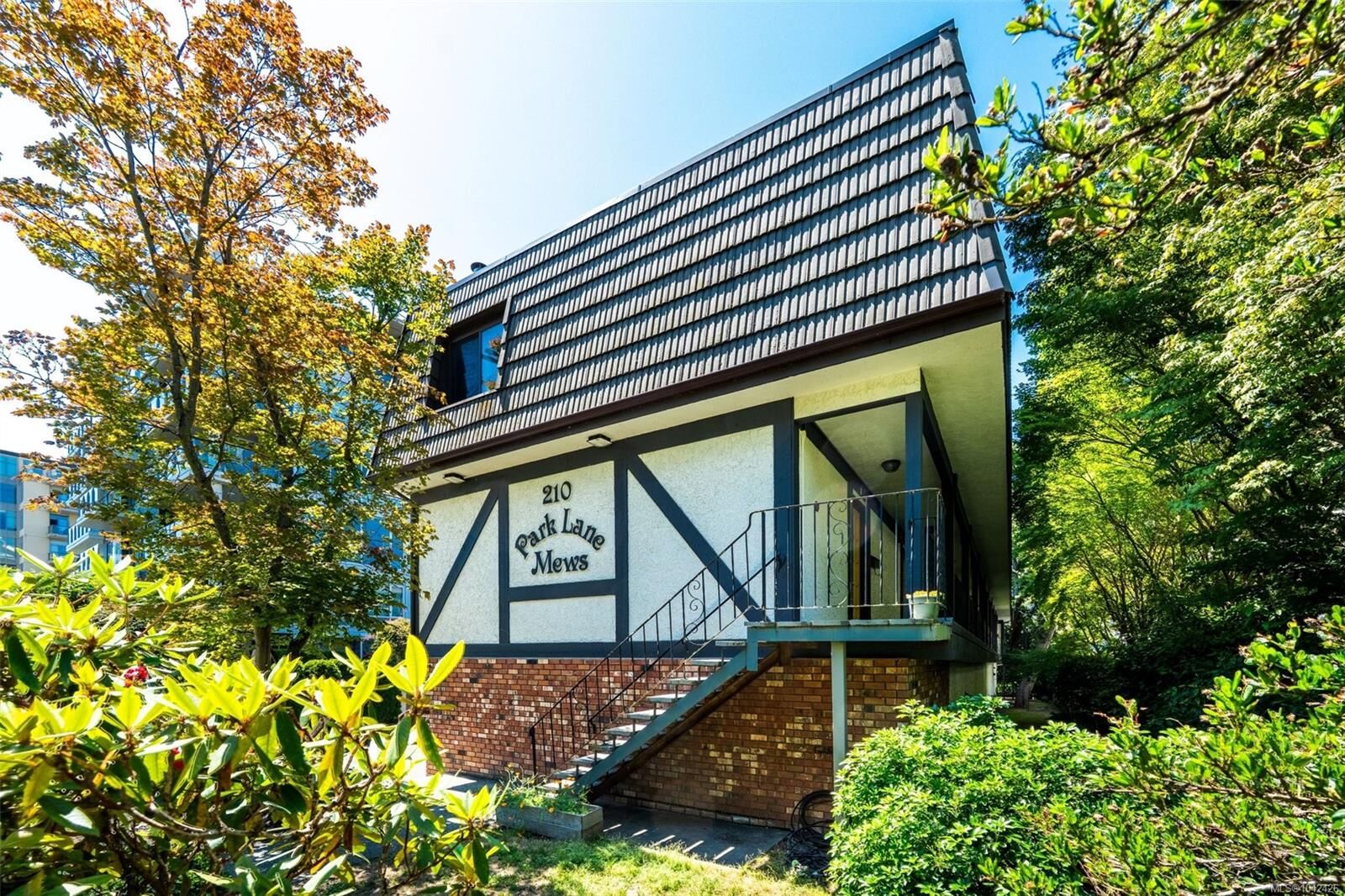 Property Photo: 210 Douglas St #4 BC V8V 2P2