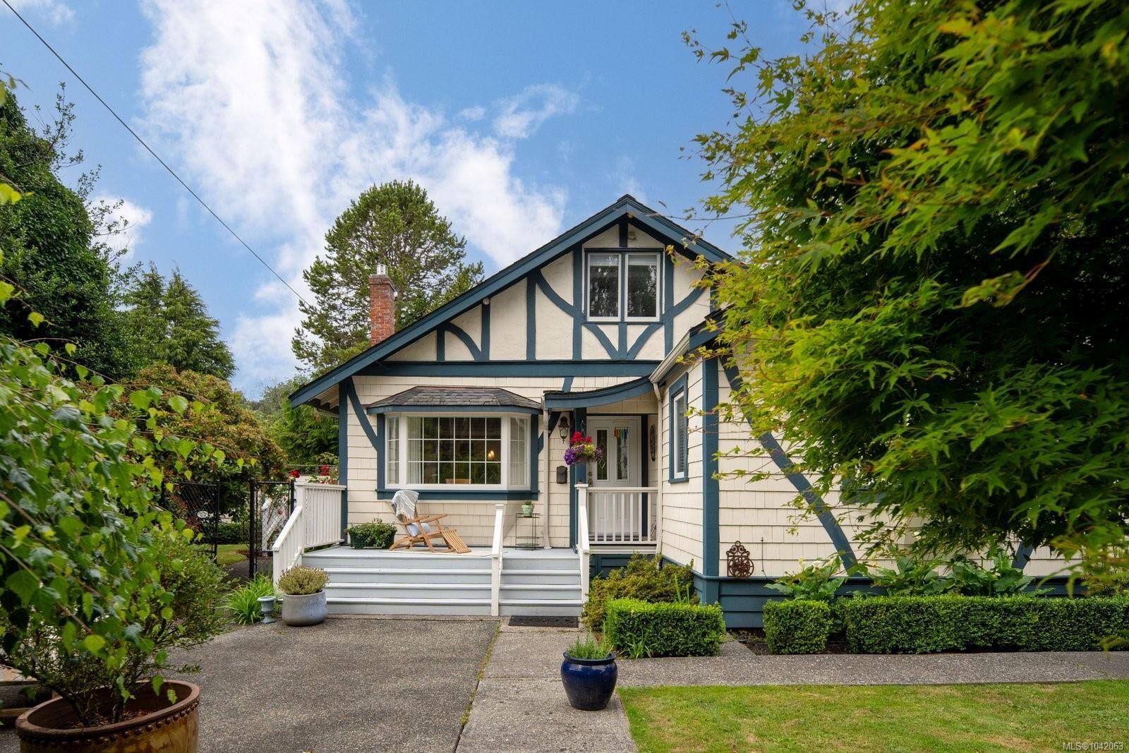 Property Photo:  1036 Deal St  BC V8S 5G5 