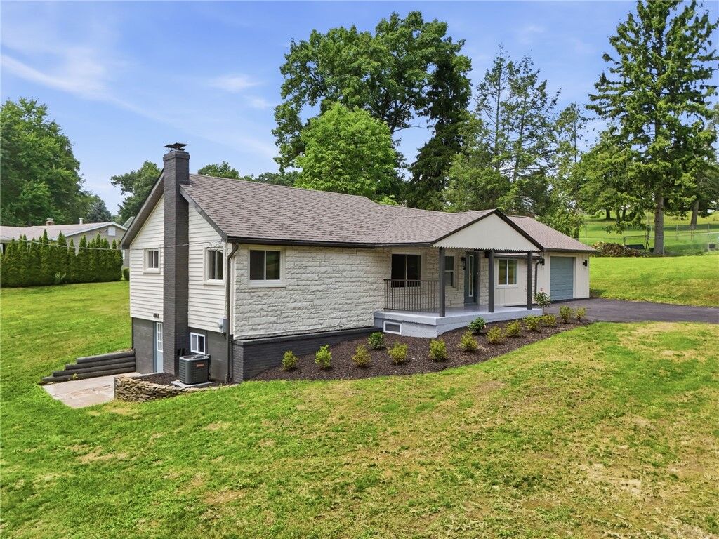 Property Photo:  201 Hillvue Dr  PA 16001 