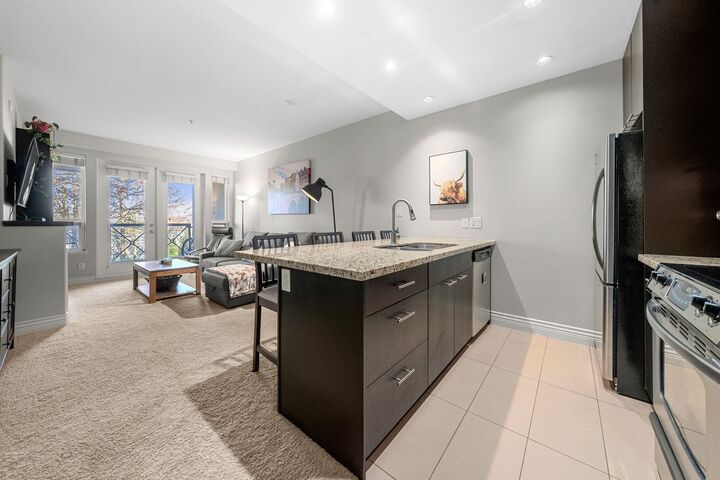 Property Photo:  2970 King George Boulevard 203  BC V4P 0E6 