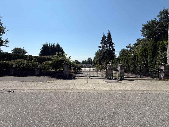 Property Photo:  32832 Best Avenue  BC V2V 2S8 