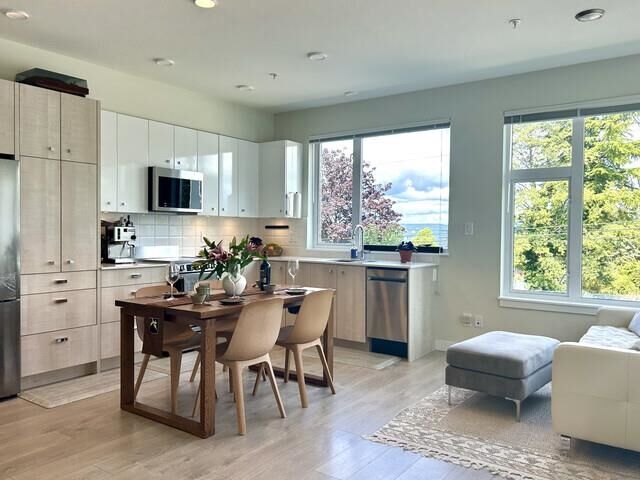 10838 Whalley Boulevard 210 — photo 1