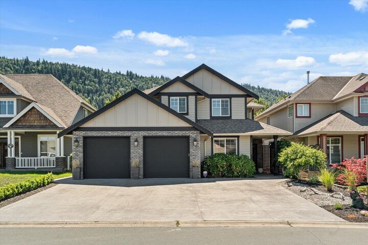 44522 McLaren Drive — photo 1