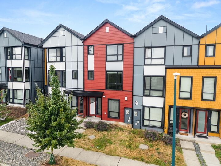 Property Photo: 3423 Roxton Avenue 102 BC V3B 0G7