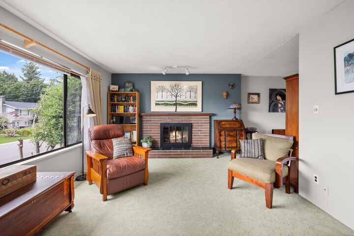 Property Photo: 4442 47 Street BC V4K 2N3