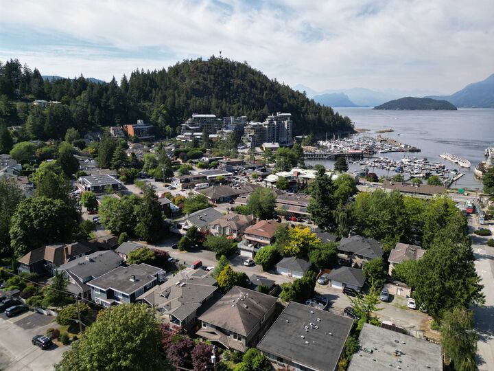 6339 Douglas Street — photo 1