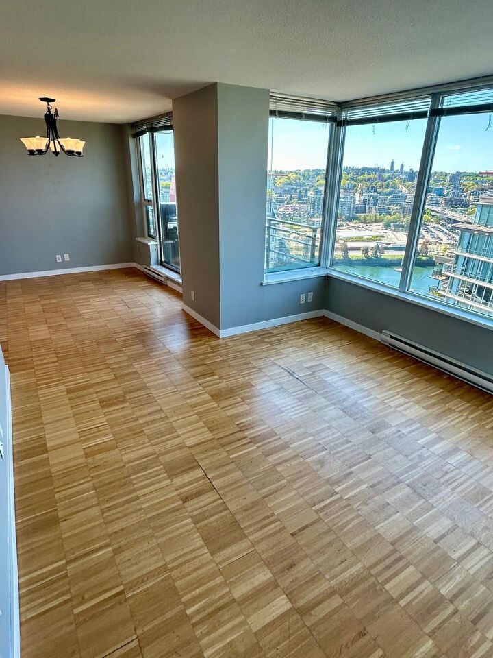 Property Photo: 33 Smithe Street 3005 BC V6B 0B5