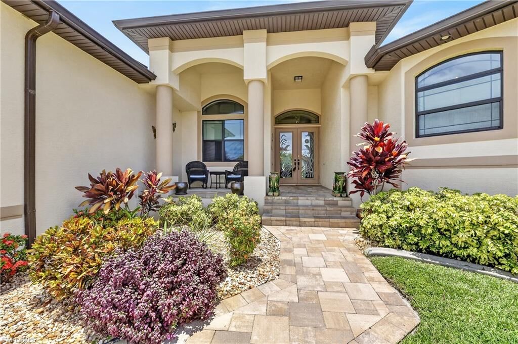 Property Photo: 5346 Malaluka Ct FL 33904