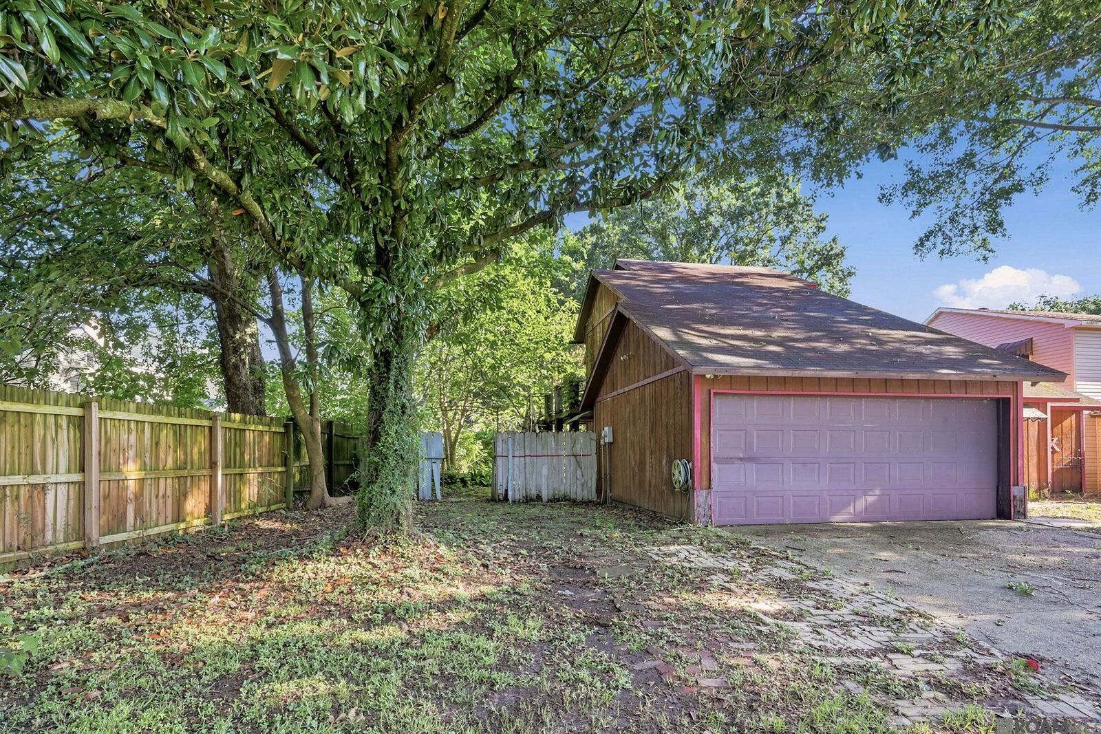 Property Photo:  1883 Stonegate Ct  LA 70815 