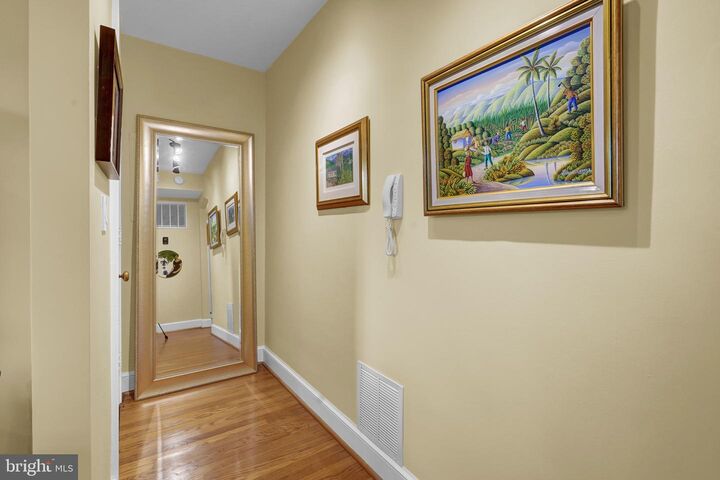 Property Photo: 400 Commonwealth Avenue 304 VA 22301