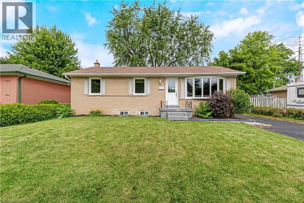 Property Photo: 39 McGilvray Crescent ON L7G 1L7