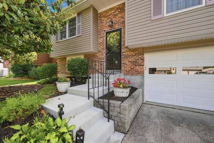 Property Photo: 904 Beechmeadow Lane OH 45238