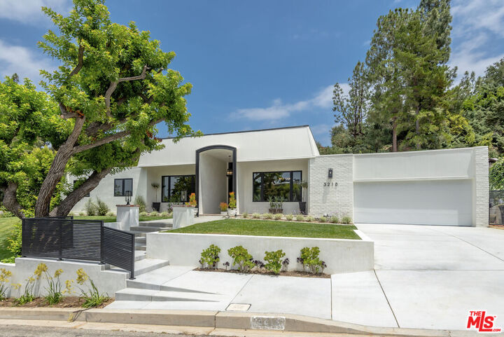 Property Photo:  3218 Fond Dr  CA 91436 