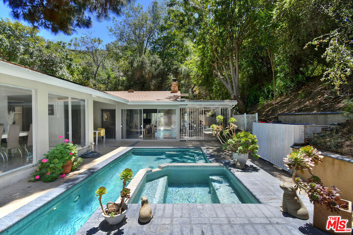 Property Photo:  3553 Summerfield Dr  CA 91423 