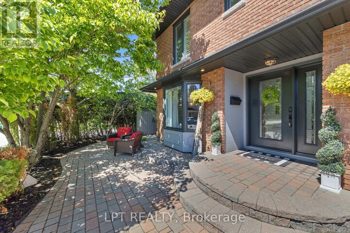 Property Photo:  11 Elderwood Trail  ON K2S 1C9 