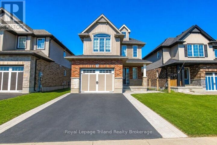 129 Passchendaele Street — photo 1