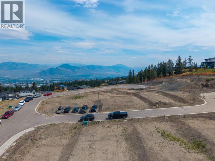 Property Photo:  1600 Aberdeen Drive 116  BC V1S 0C6 