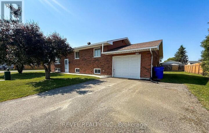 Property Photo: 1330 Chenier Avenue ON P4R 1A9