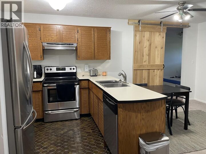 Property Photo:  4832 Lazelle Avenue 10  BC V8G 1T4 