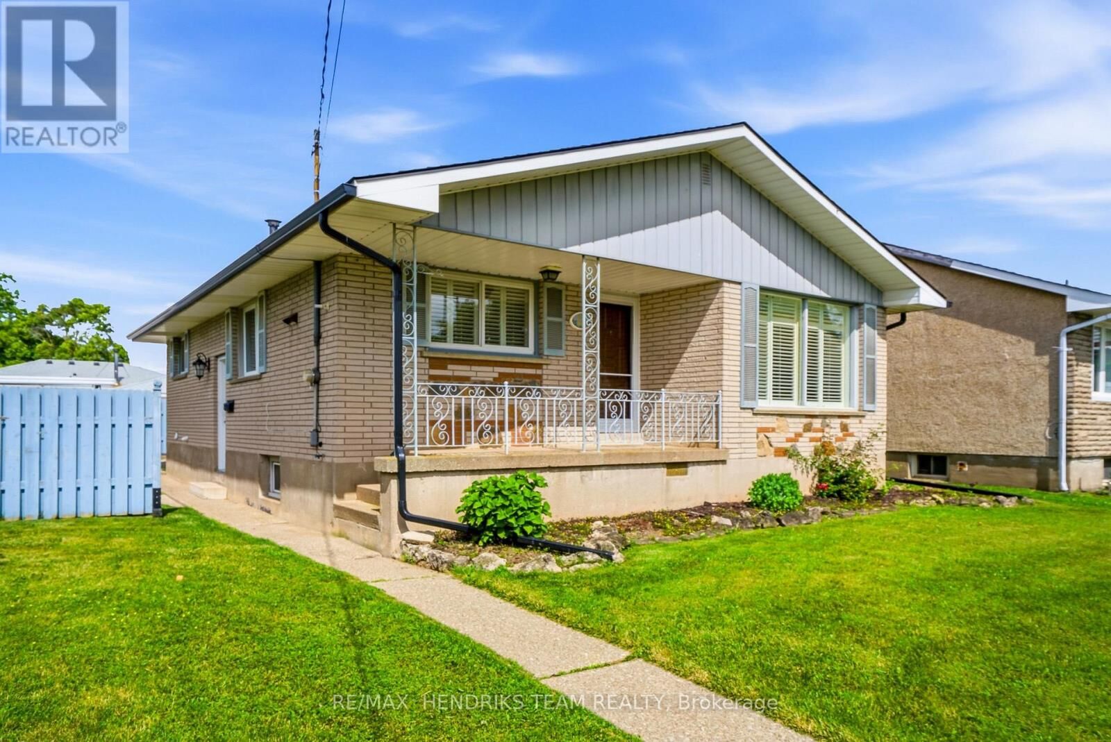 Property Photo:  160 Classic Avenue  ON L3B 1P7 