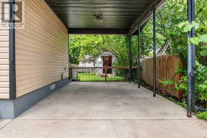 Property Photo: 808 2 Avenue West AB T1R 0B6