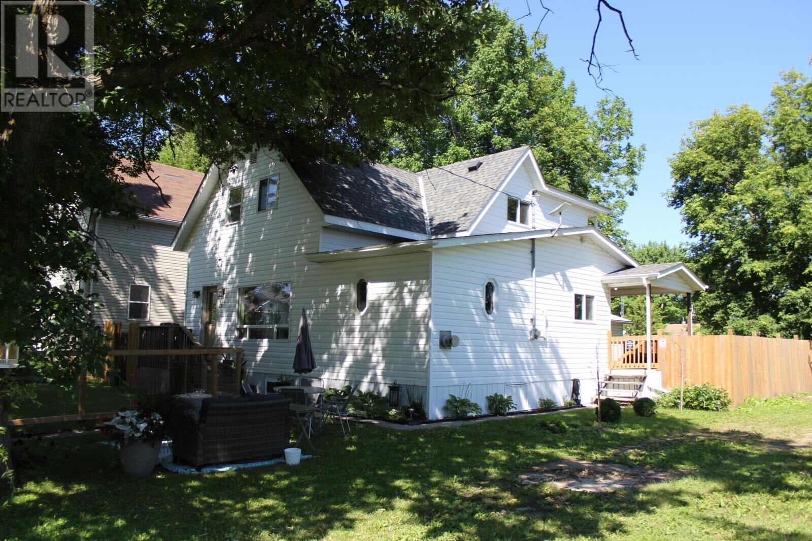 Property Photo:  210 Fifth St  ON P0W 1L0 