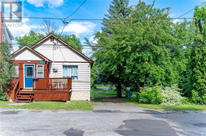 Property Photo: 652 Lilac Street ON P3E 4E1