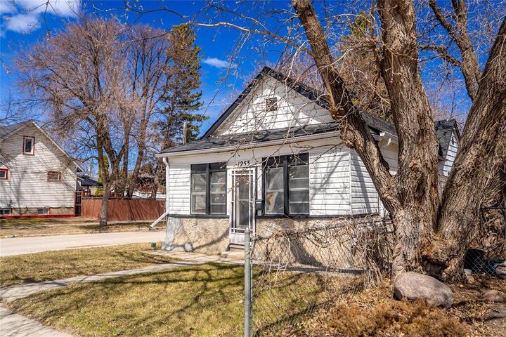 Property Photo: 1253 Pritchard Avenue MB R2X 0G7