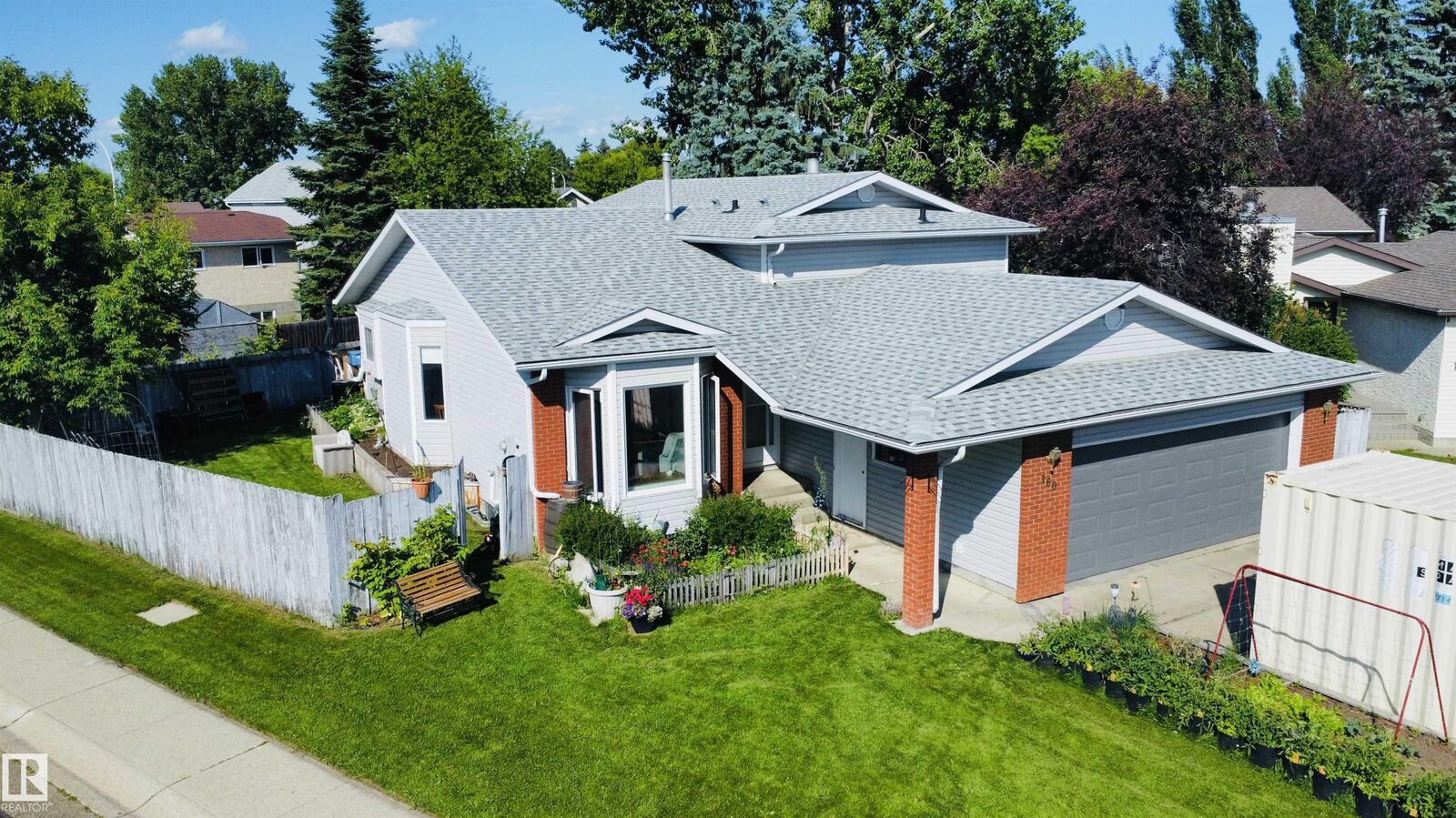 Property Photo: 160 St. Andrews Drive AB T7Z 1K9