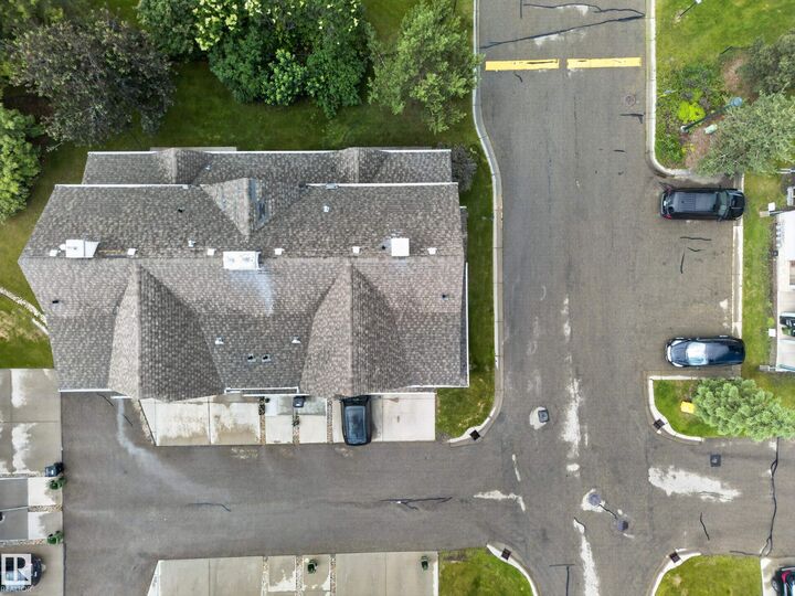 Property Photo: 12050 17 Avenue SW 32 AB T6W 1X4