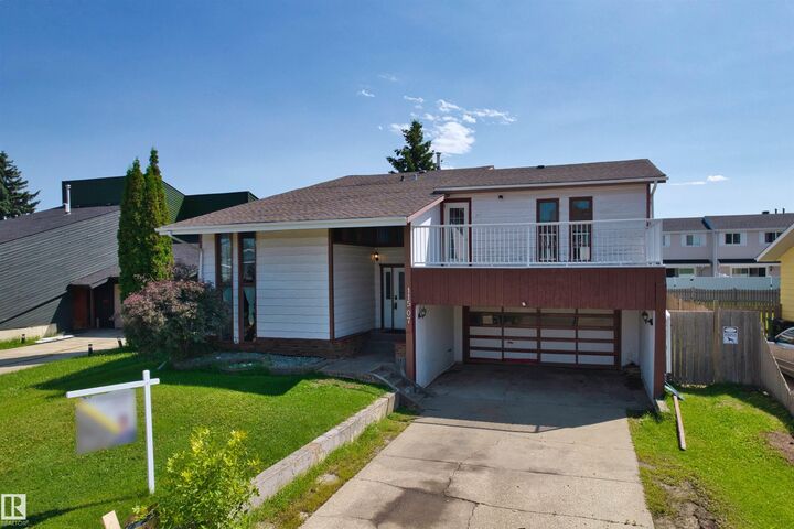 Property Photo: 11507 141 Avenue NW AB T5X 3Z7
