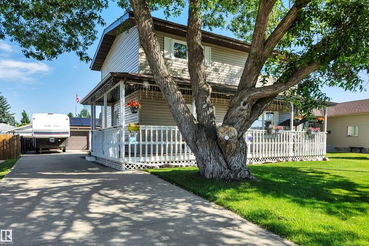 Property Photo: 184 Garwood Cres AB T9A 2Z2