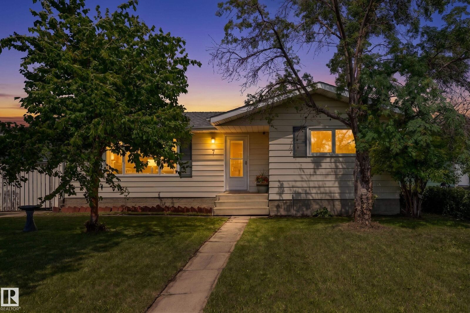 Property Photo:  7 Camelot Crescent  AB T9E 4L4 