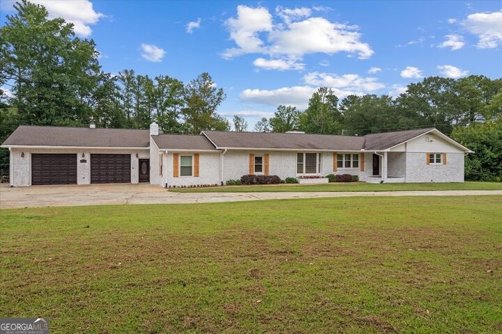 Property Photo: 2716 Georgia 16 GA 30116