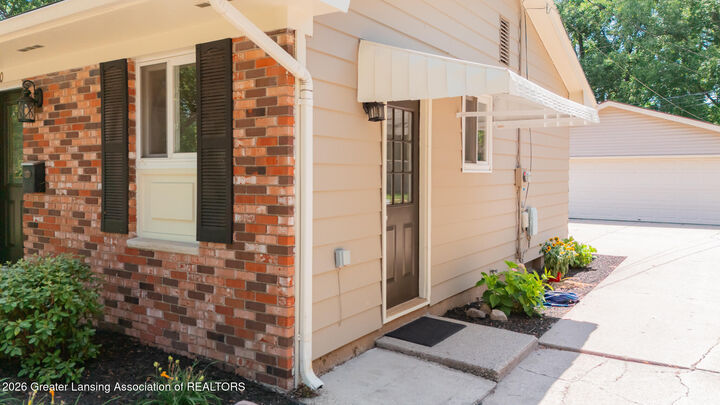 Property Photo:  2820 Tulane Drive  MI 48912 