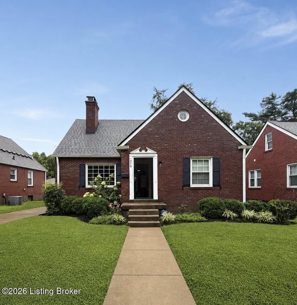Property Photo: 219 Ridgeway Ave KY 40207