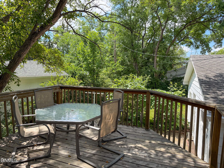 Property Photo: 1912 Bell Street ND 58501