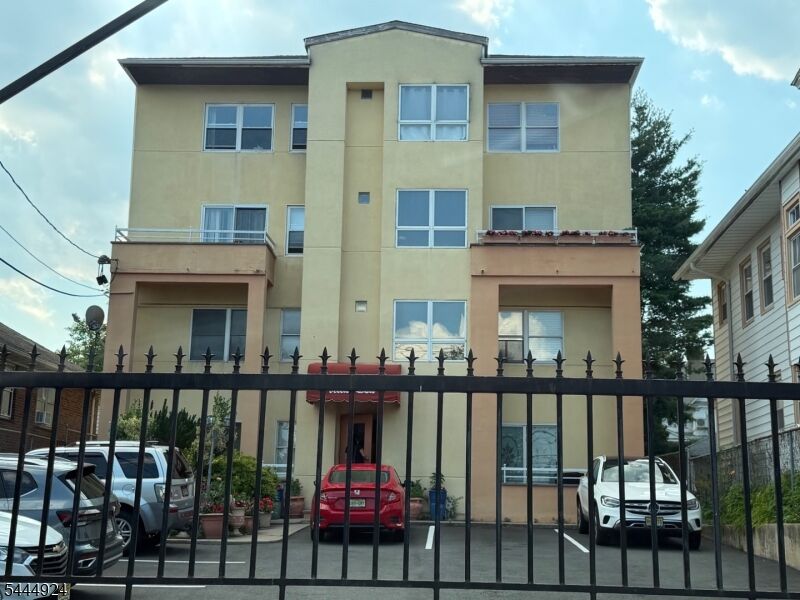 Property Photo:  468 Mount Prospect Ave 4  NJ 07104 