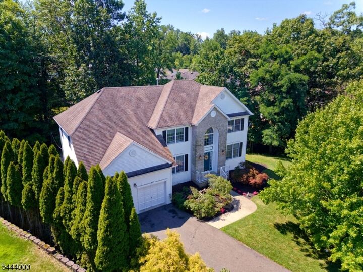 Property Photo:  6 McCune Ct  NJ 07052 
