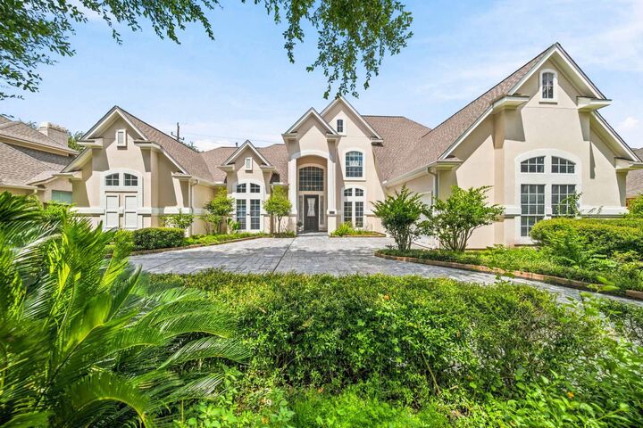 Property Photo: 1606 Clearwater Creek Drive TX 77478
