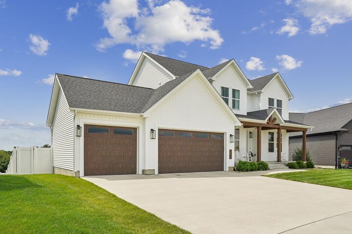 Property Photo:  5307 Fernwood Drive  IA 50613 